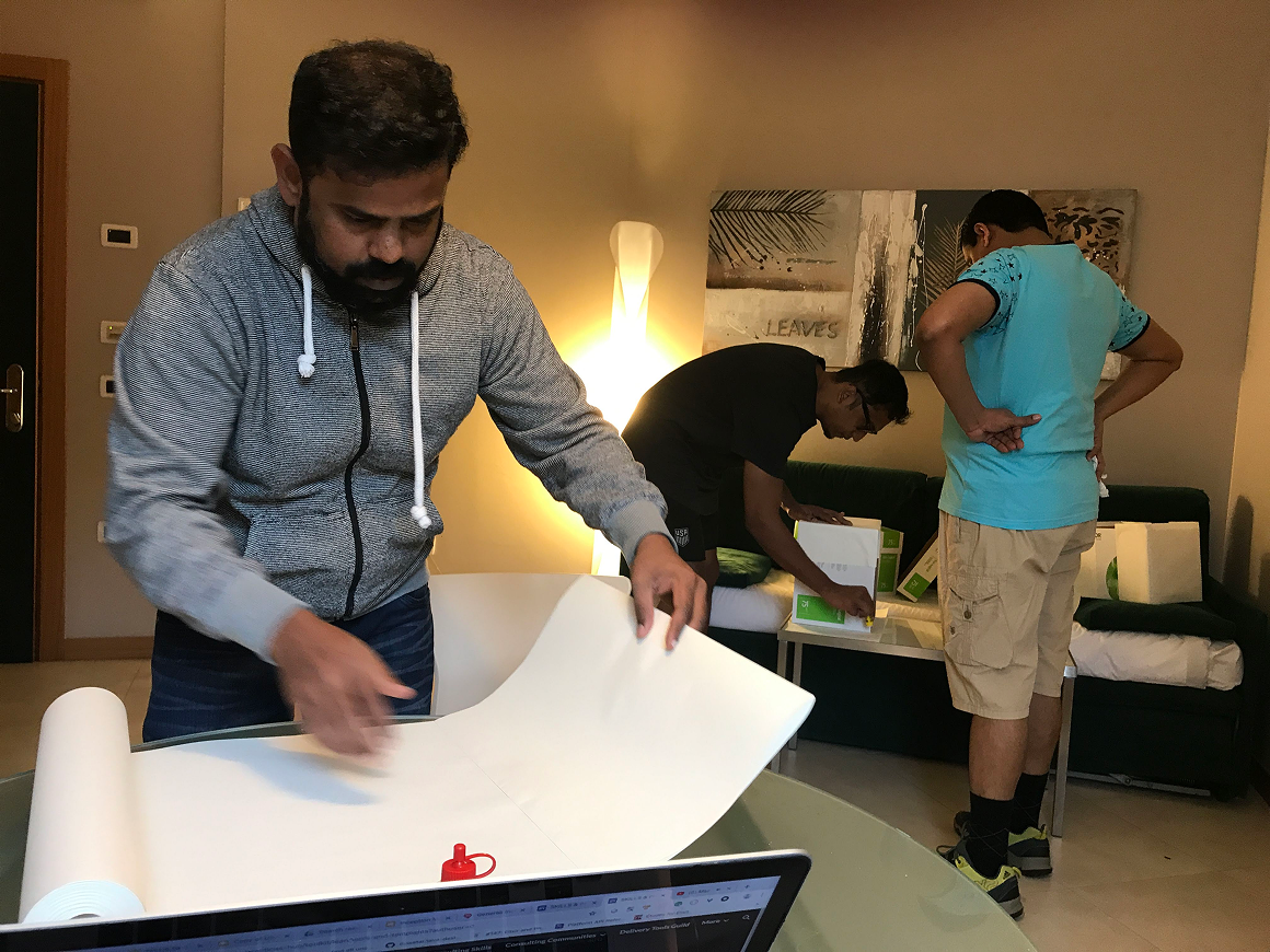 Preparation of boxes for the workshop